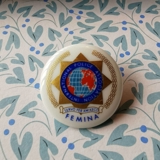 Royal Copenhagen porcelæns broche, International Police Association Femina
