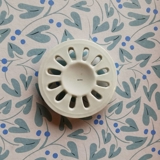 Royal Copenhagen porcelæns knap, uden motiv med rillet kant
