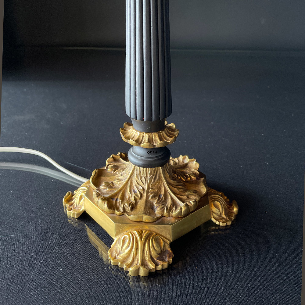 Vintage bordlampe i sort træ og messing