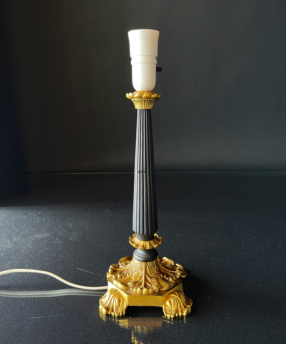 Vintage bordlampe i sort træ og messing