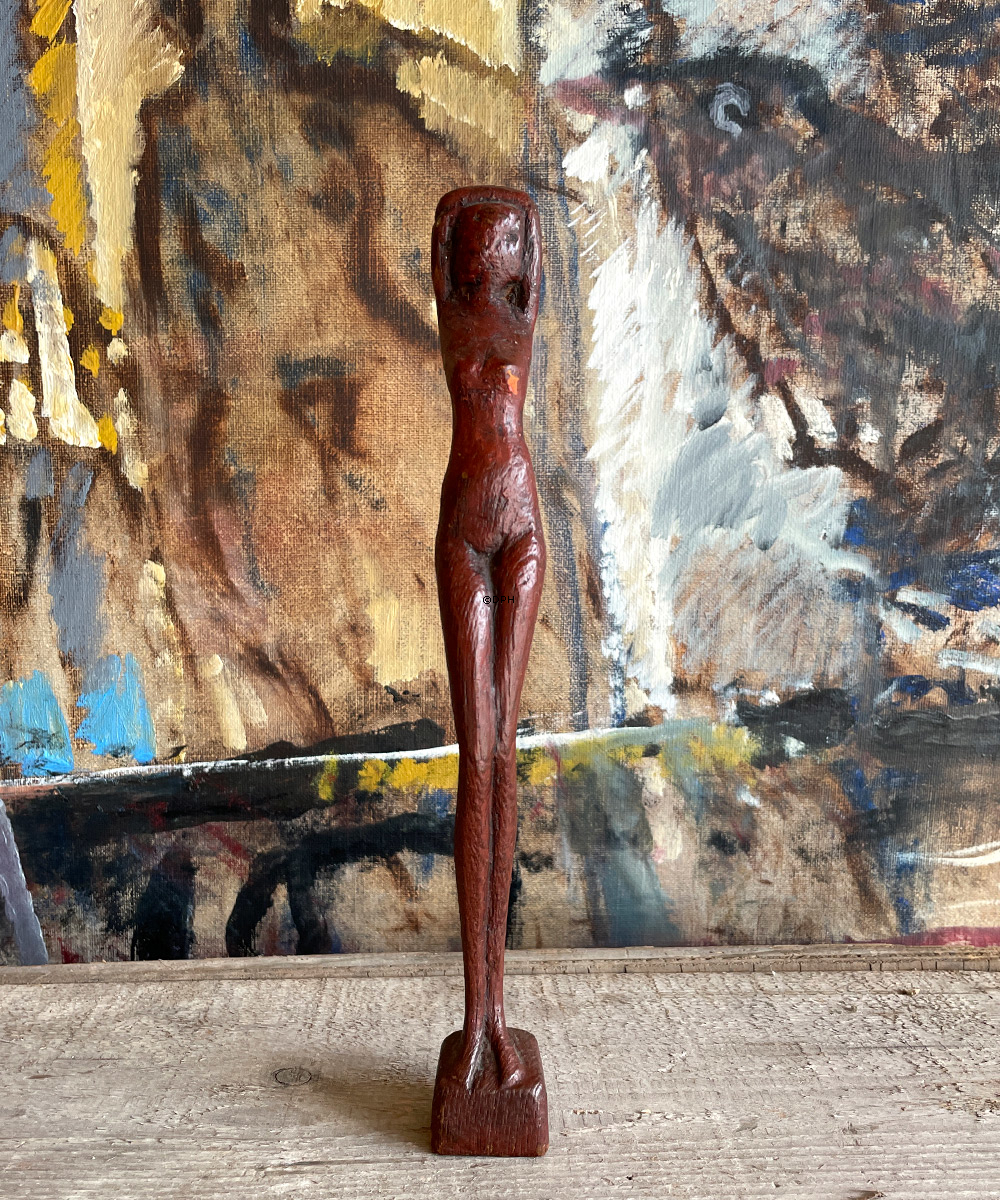 Otto P kvindefigur, Figur i rødligt træ. Signeret "Otto P", Otto Pedersen, 1902-95, Odense
