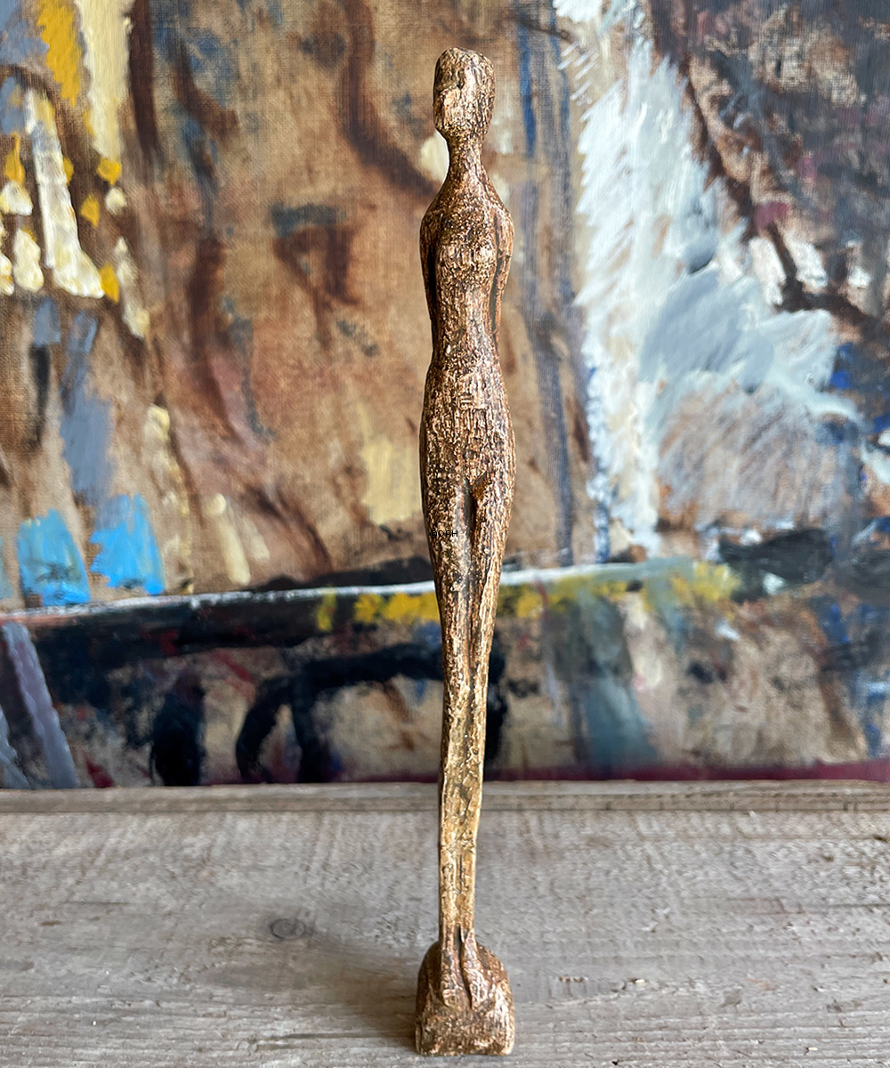 Otto P kvindefigur, Figur i lyst træ. Signeret "Otto P", Otto Pedersen, 1902-95, Odense