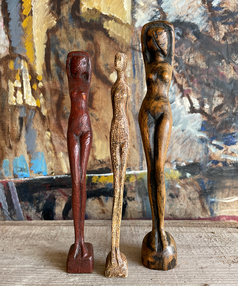 Otto P kvindefigur, Figur i lyst træ. Signeret "Otto P", Otto Pedersen, 1902-95, Odense