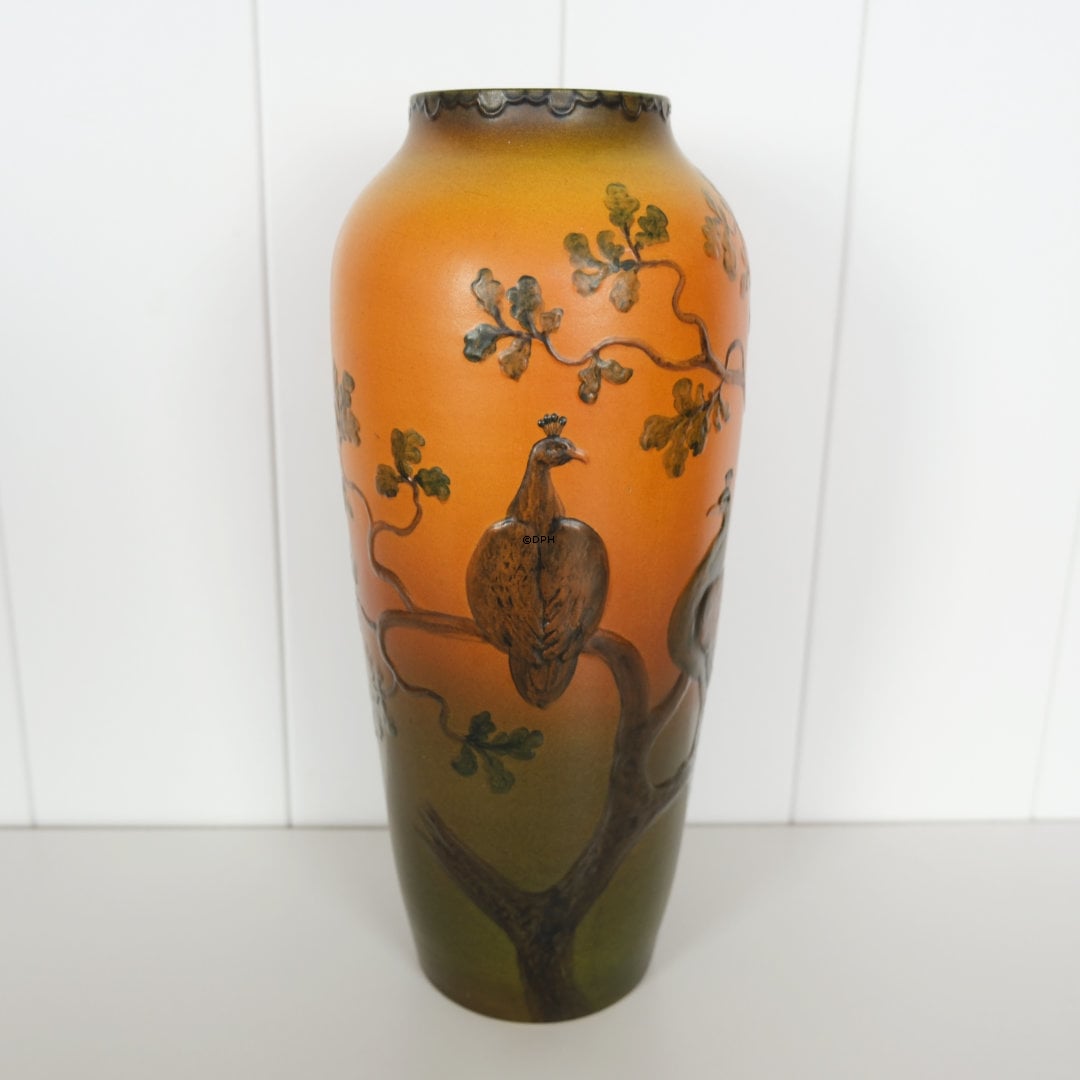 Høj Ipsen vase med påfugle nr. 706
