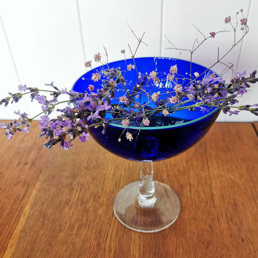 Pokal eller kageskål på fod, blå foroven