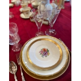 Royal Copenhagen tallerkensæt, Variation af Guldkurv med blomsterl 6 kagetallerkner og 1 fad