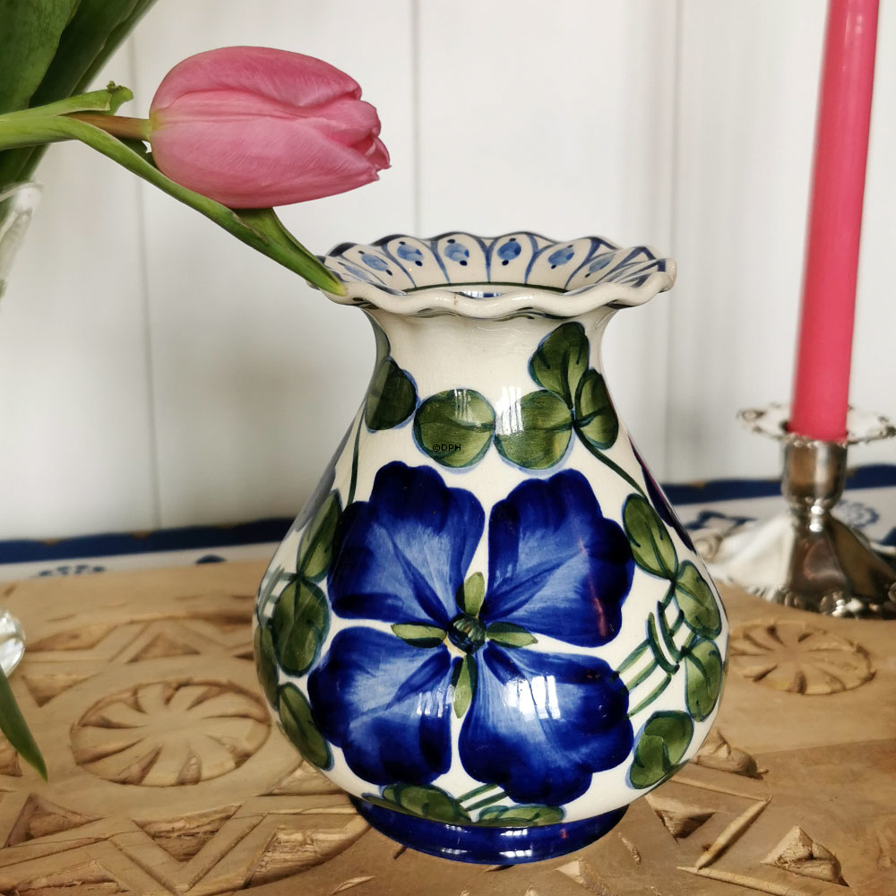Aluminia vase blomstermotiv nr. 201-311 (med lille revne, se foto)