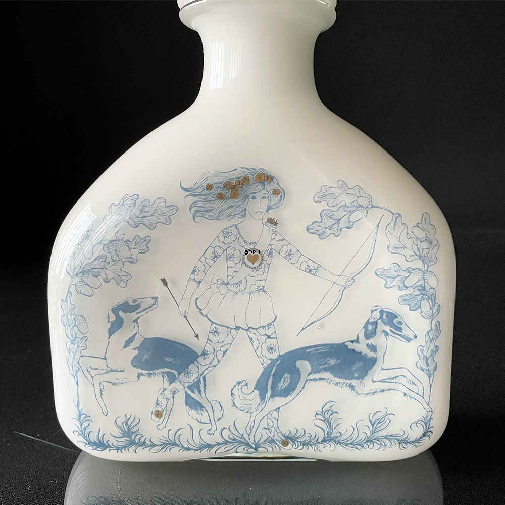 Holmegaard Karaffel, i serien Blue Magic, opal hvid med blå dekoration