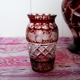 Lille krystal glas vase, med slibninger og bordeaux farvet glas