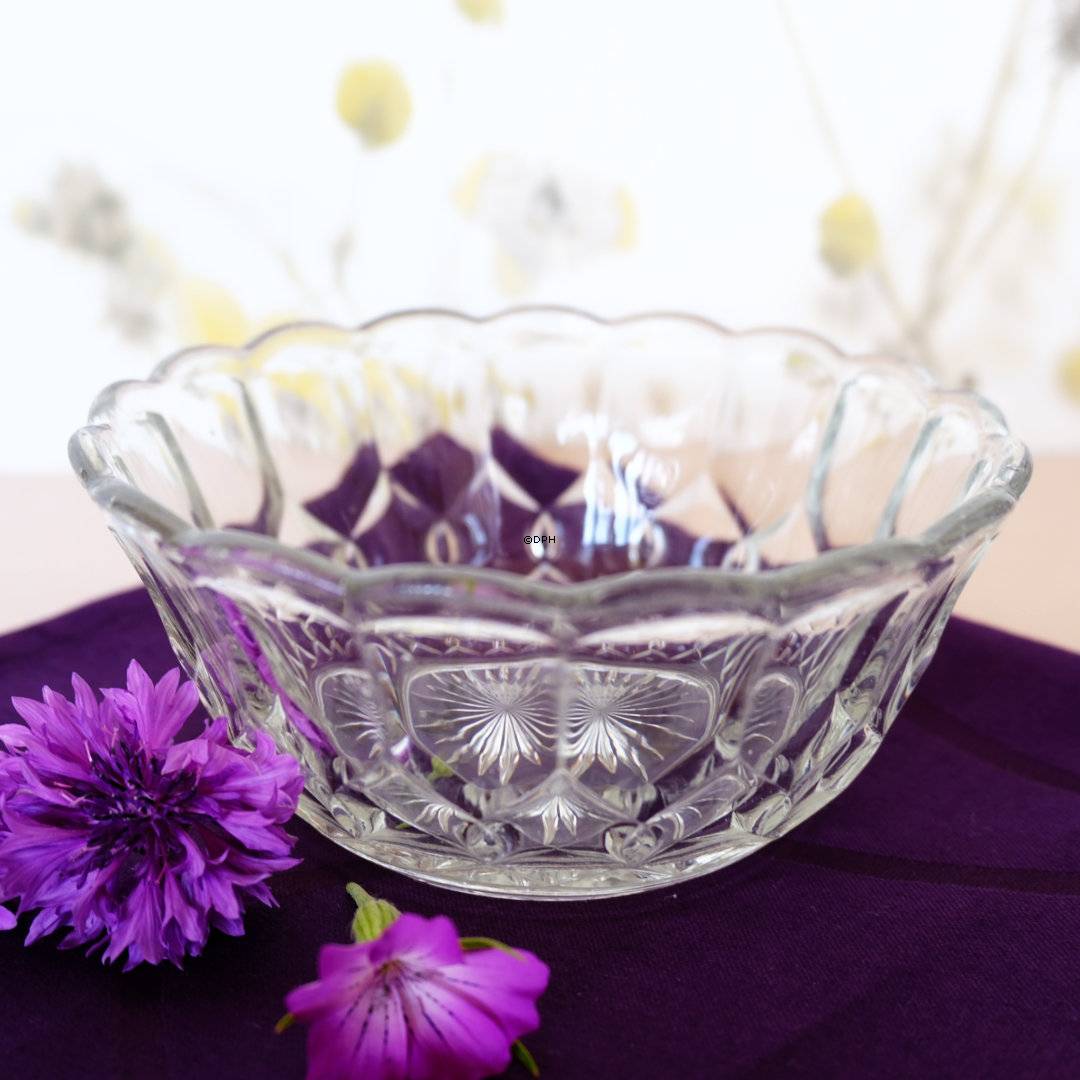 Glas skål med slibninger