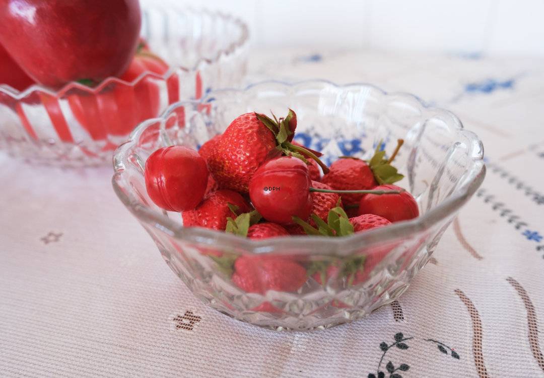 Glas skål med slibninger