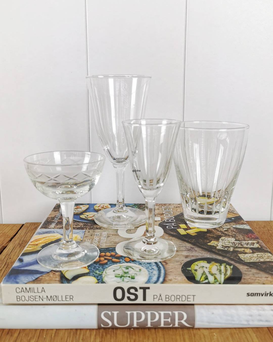 Vandglas med slibninger