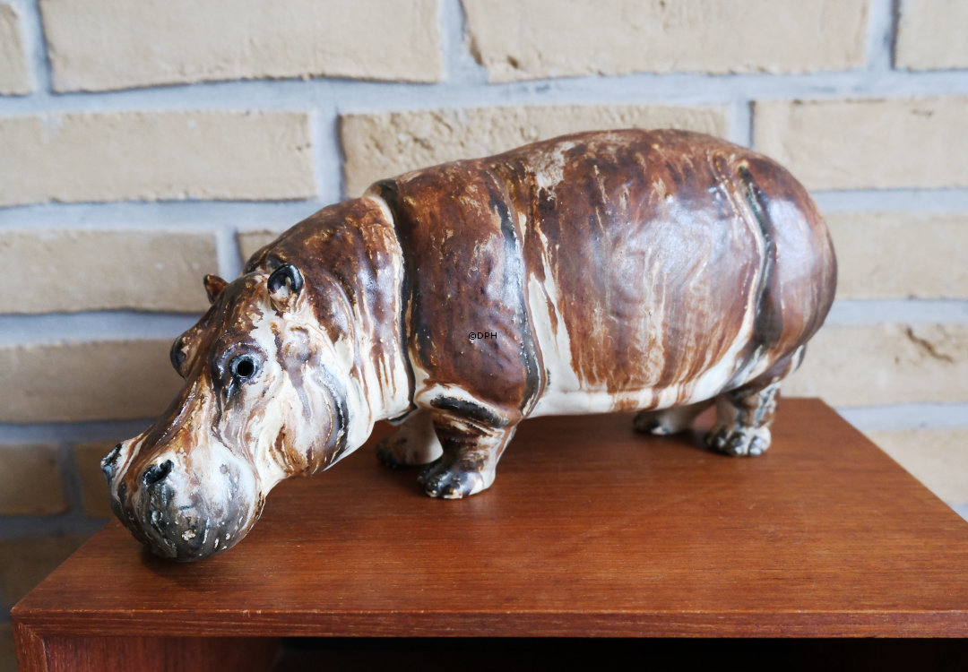 Arne Ingdam Keramik Flodhest, reparation ved øre