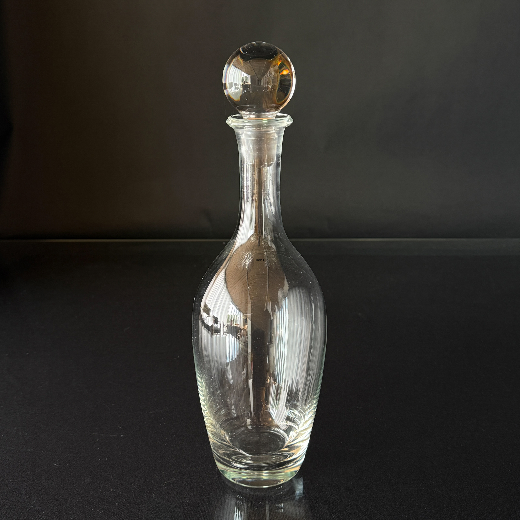 Høj, slank glas karaffel med glaslåg/prop