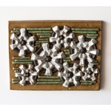 Relief med blomster, Michael Andersen & Søn stentøj nr. 6320