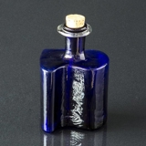Holmegaard, Hivert flaske i blåt glas designet af Hjørdis Olsson & Charlotte Rude