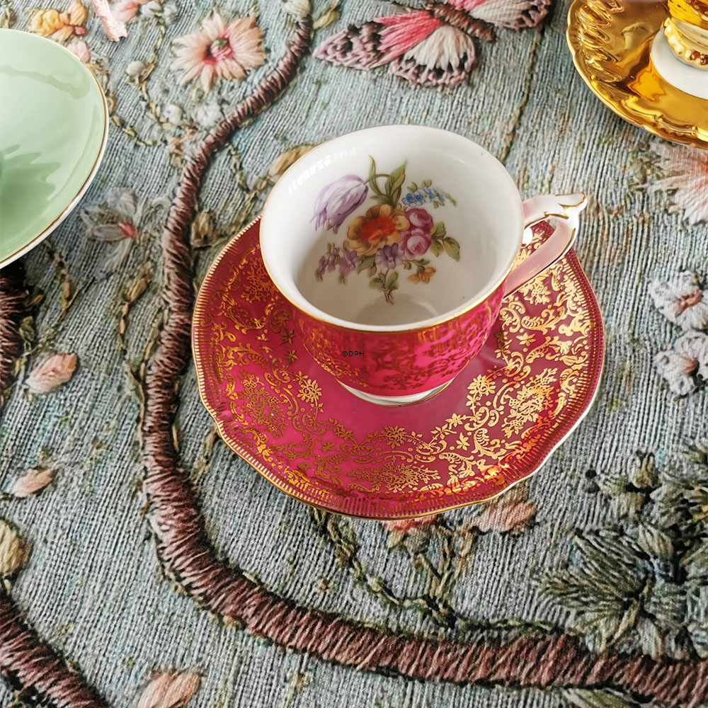 Mokkakopper med underkop, 7 forskellige (2 med skår)