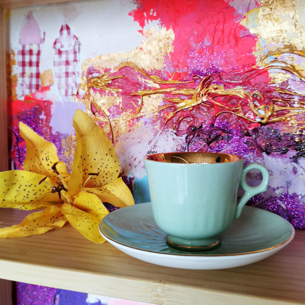 Mokkakopper med underkop, 7 forskellige (2 med skår)