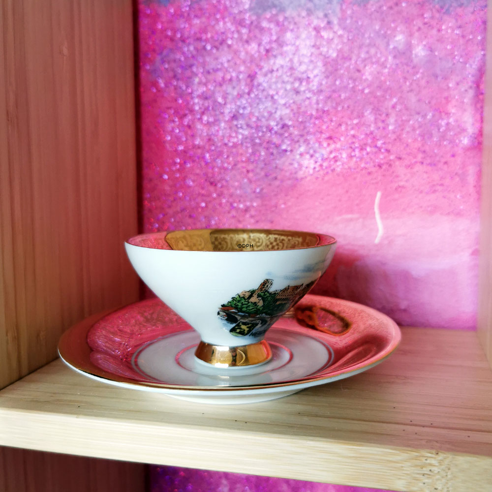 Mokkakopper med underkop, 7 forskellige (2 med skår)