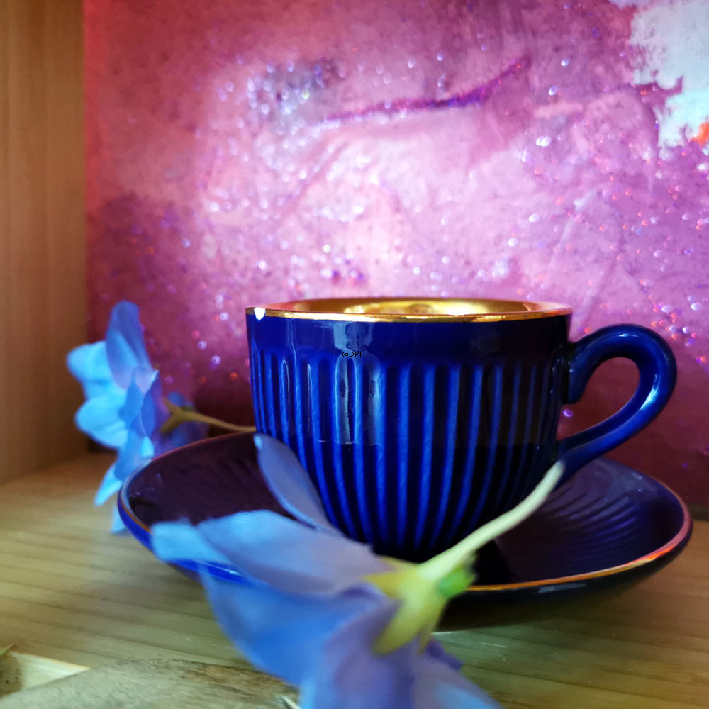 Mokkakopper med underkop, 7 forskellige (2 med skår)