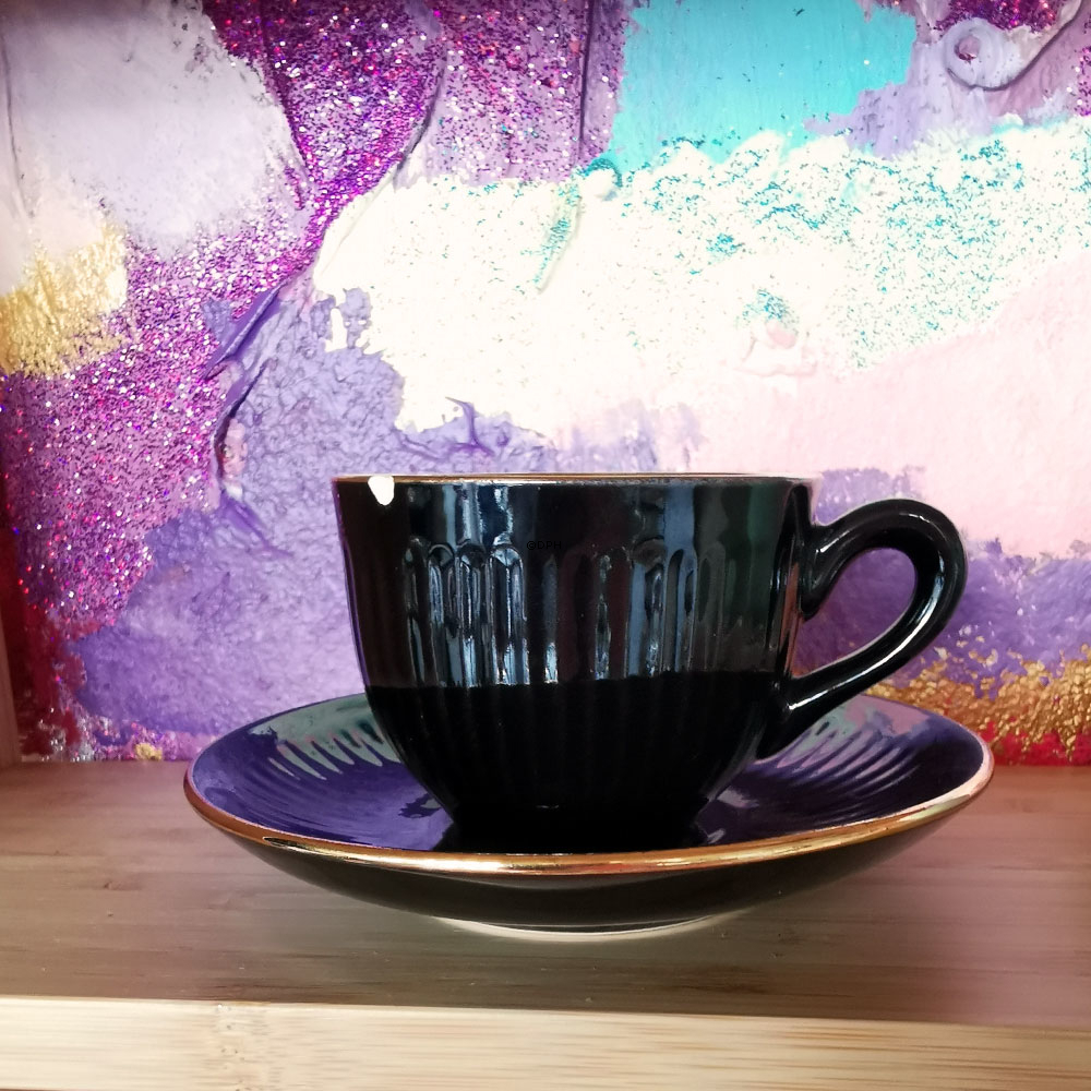 Mokkakopper med underkop, 7 forskellige (2 med skår)