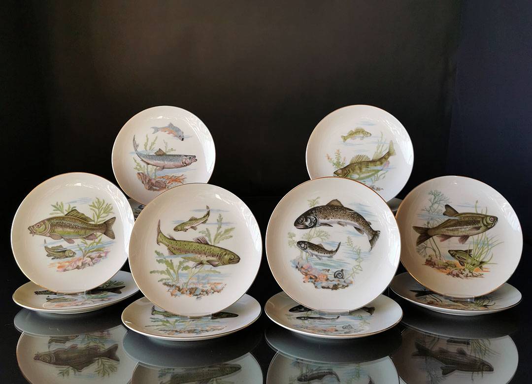 Fiske tallerkener, sæt af 12 stk. (brugt)