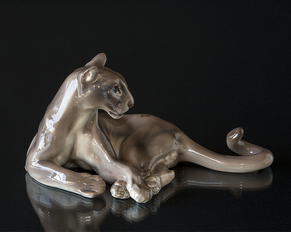 Puma eller bjergløve, liggende, Dahl Jensen  figur nr. 1019
