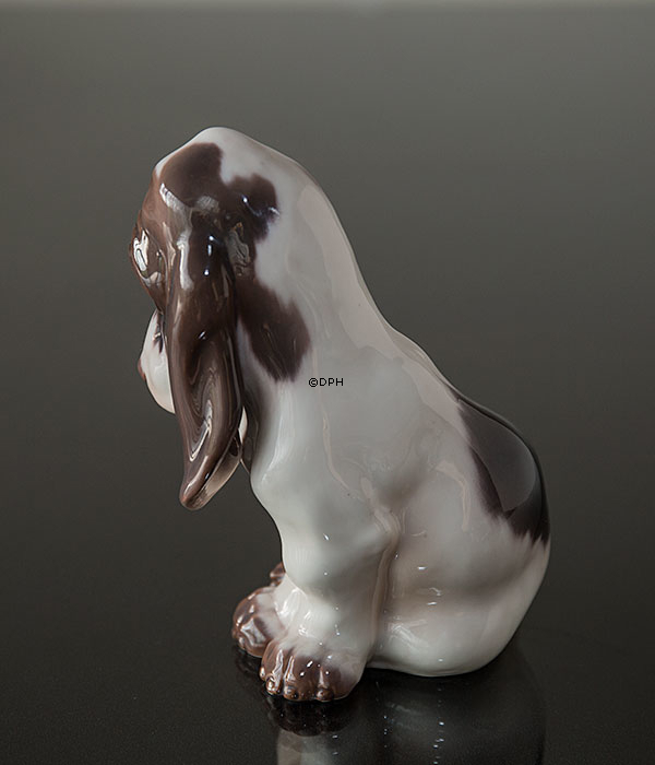 Dahl Jensen Siddende Bassethund, 14.5 cm