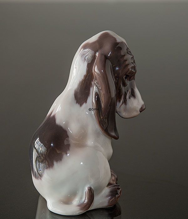 Dahl Jensen Siddende Bassethund, 14.5 cm