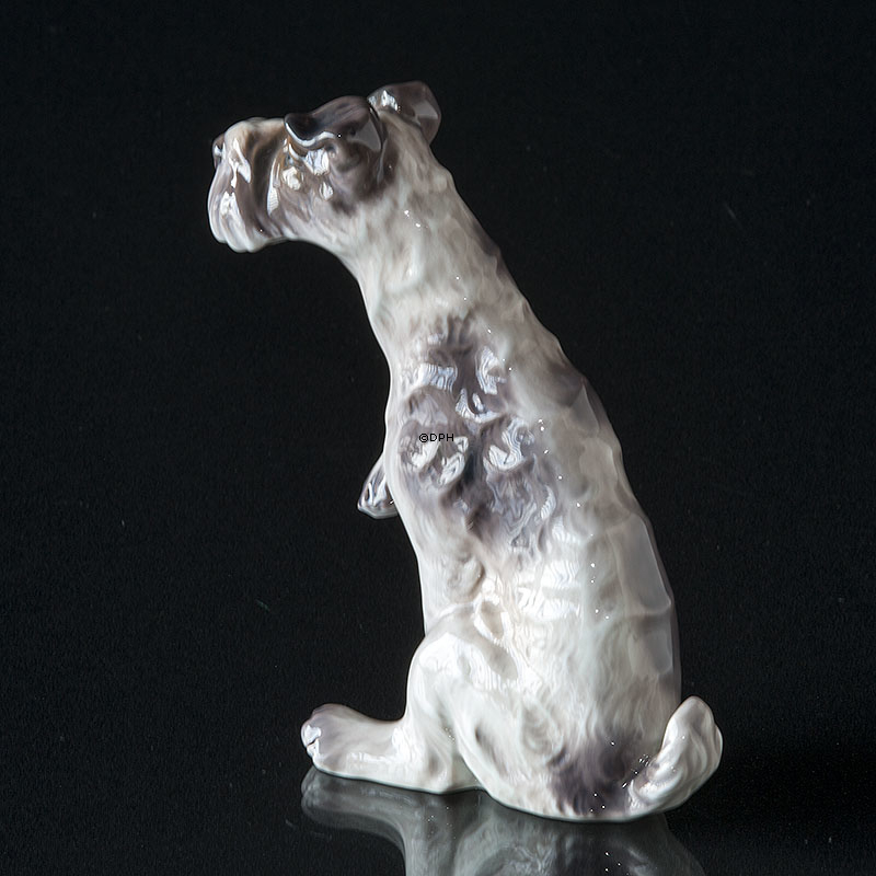 Dahl Jensen Hunde figur, siddende Ruhåret Fox Terrier nr. 1077