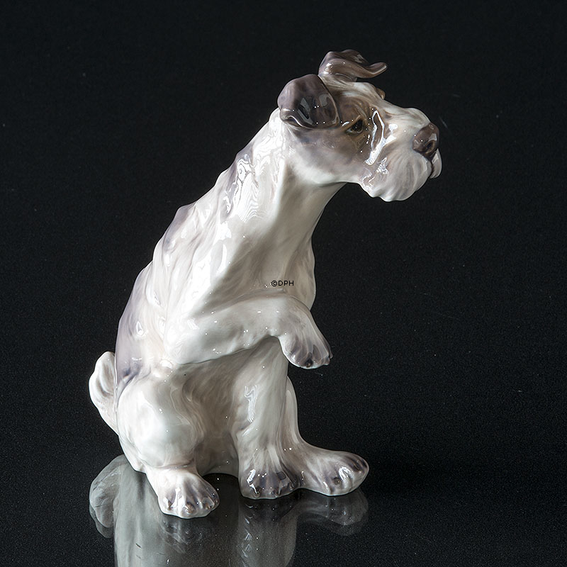 Dahl Jensen Hunde figur, siddende Ruhåret Fox Terrier nr. 1077