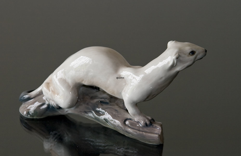 Hermelin / mink på træstamme, Dahl Jensen figur nr. 1121