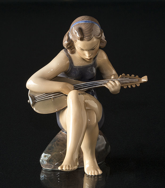 Svømmepige med mandolin, Dahl Jensen figur nr. 1172