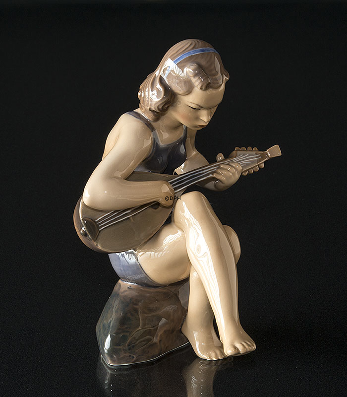 Svømmepige med mandolin, Dahl Jensen figur nr. 1172