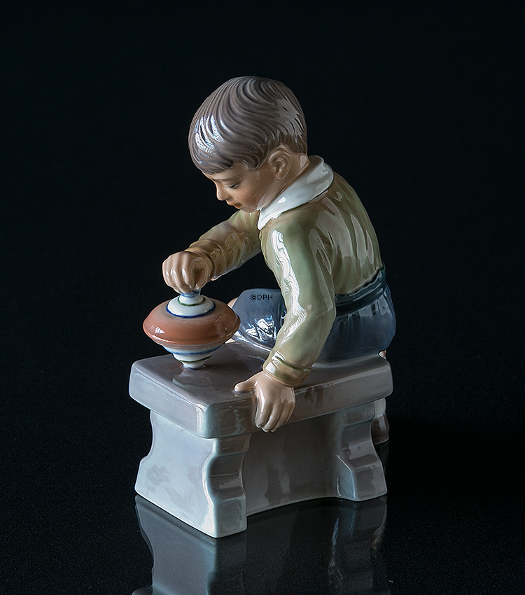 Dreng med snurretop, Dahl Jensen figur nr. 1205