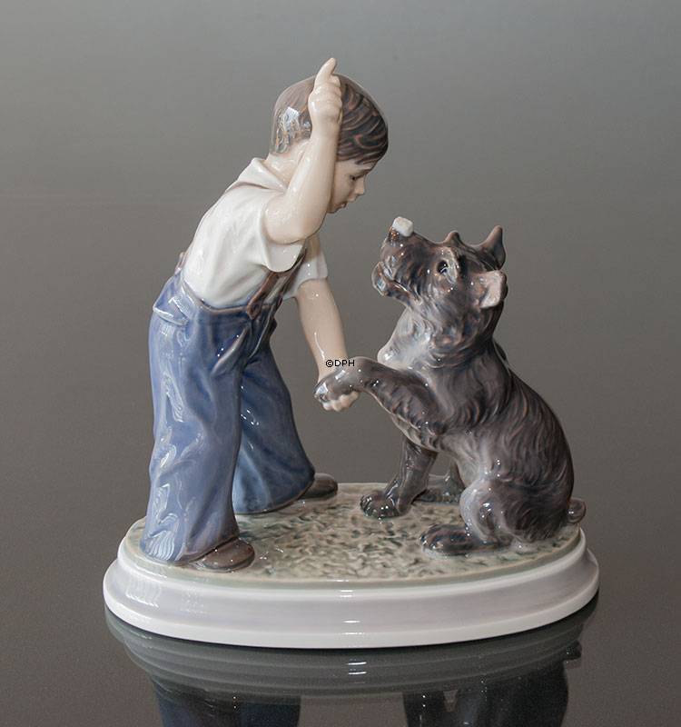 Dreng giver hund sukkerknald, Dahl Jensen nr. 1206