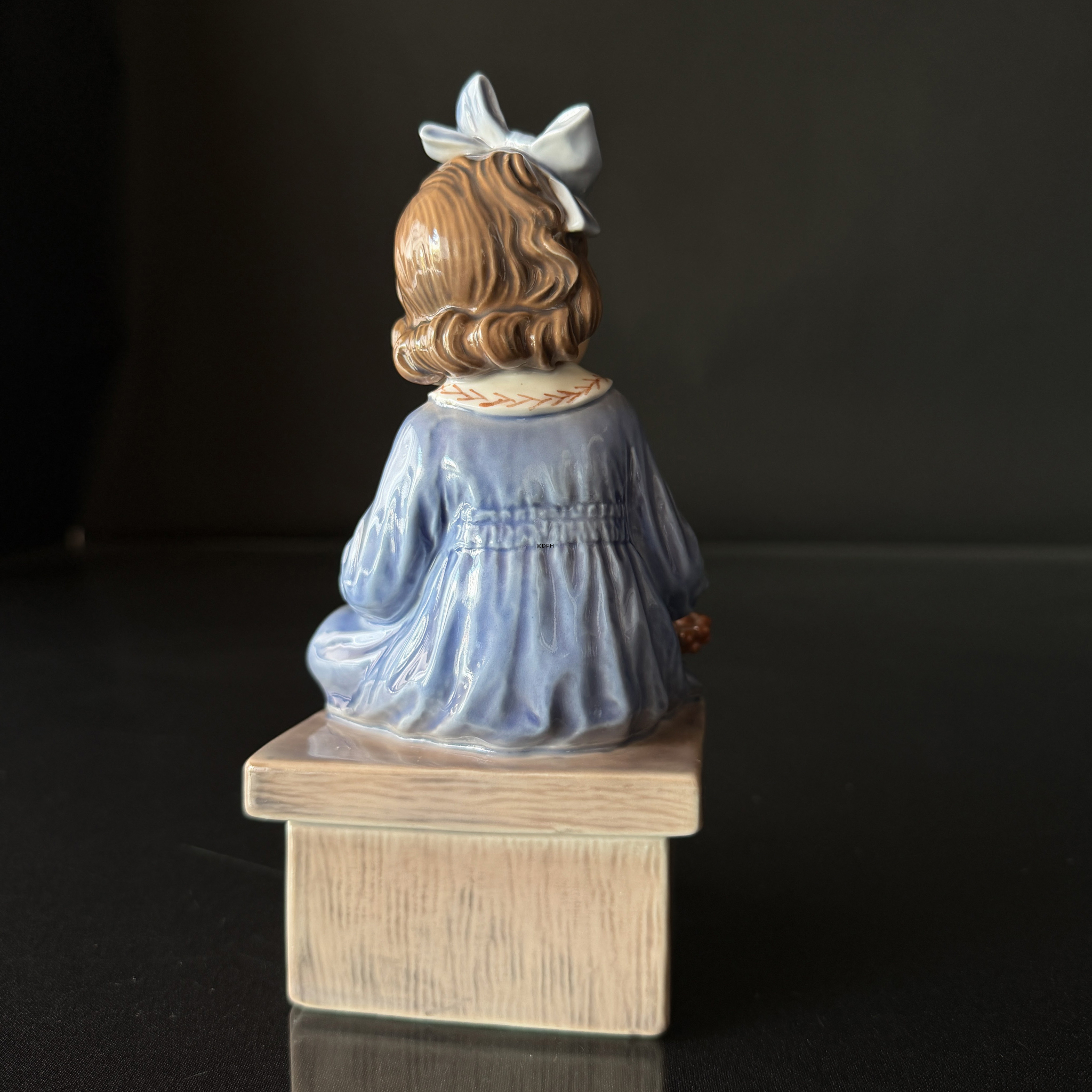 Else, pige med bær, Dahl Jensen figur nr. 1207