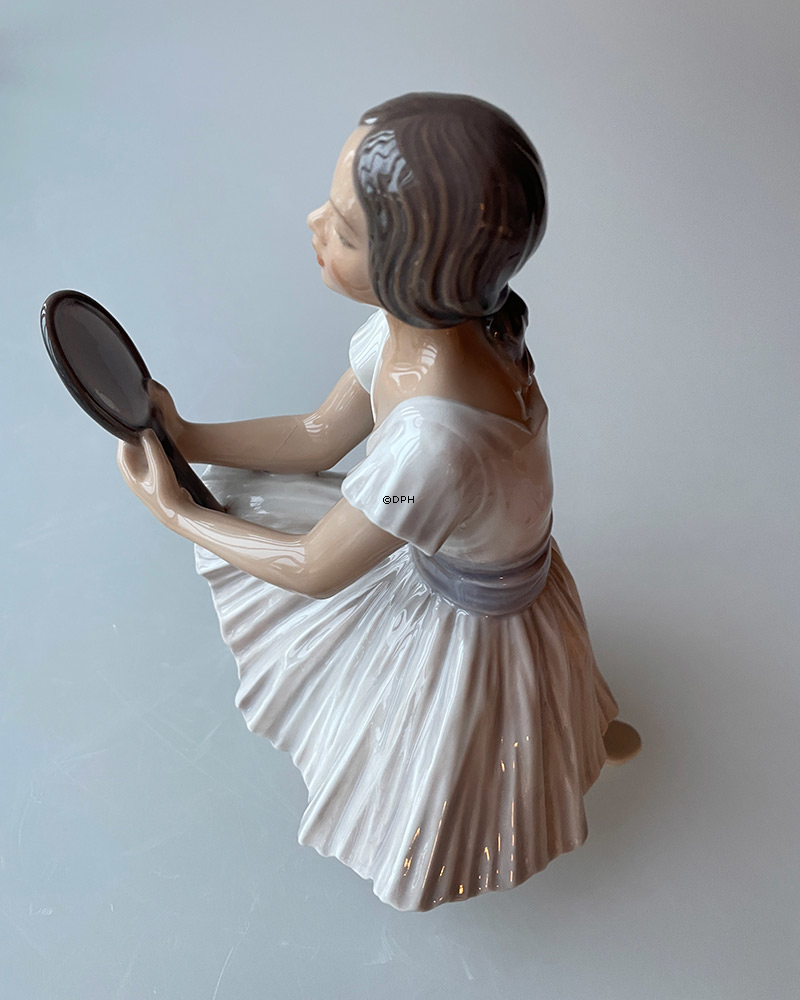 Ballerina med spejl Dahl Jensen (2. sortering har en revne på højre arm)