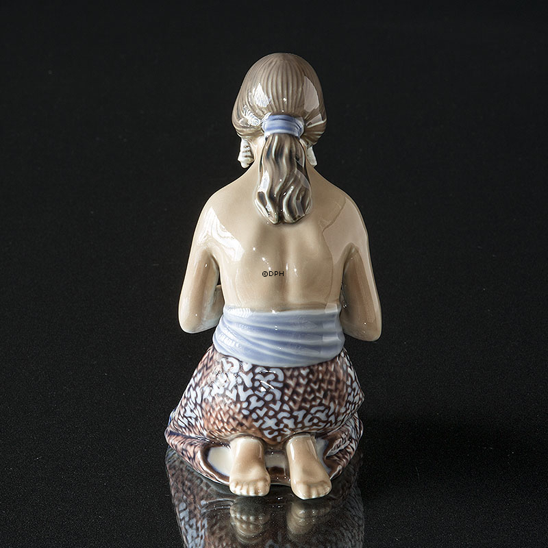 Bedende Malay kvinde "Aftenbøn" Dahl Jensen nr. 1253