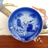 A surprise 1975, Desiree Mother's Day plate Svend Jensen of Denmark