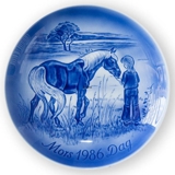 Meeting in the meadow 1986, Desiree Mother's Day plate Svend Jensen of Denmark