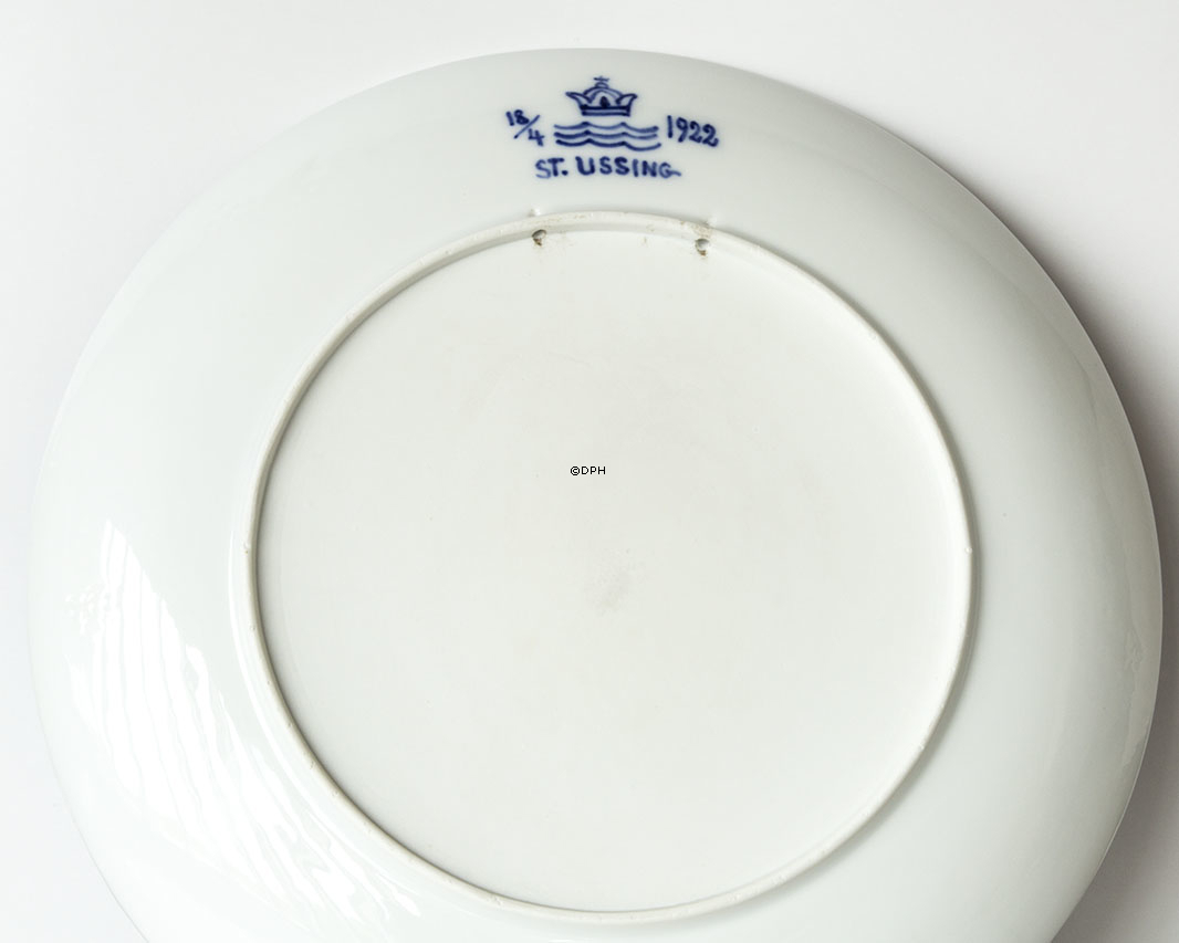 Platte med vinterlandskab træer ved sø, Royal Copenhagen UNICA Signeret: 15/4 1922 ST.USSING