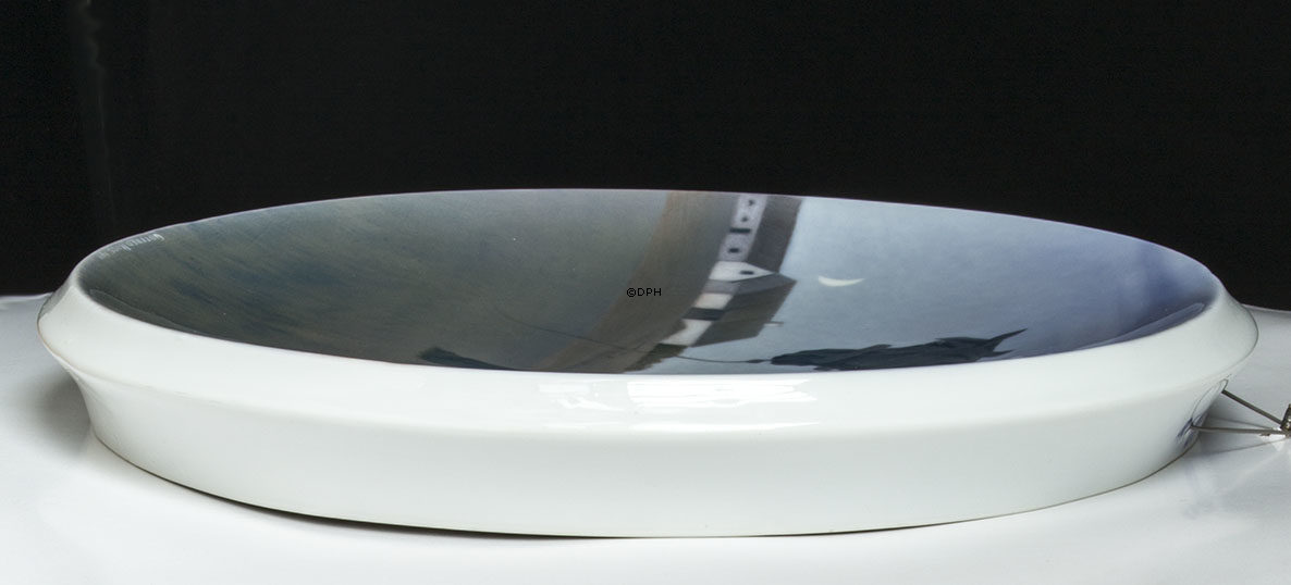 Platte med hest på mark, Royal Copenhagen UNICA Signeret: R.5. GR. 1940