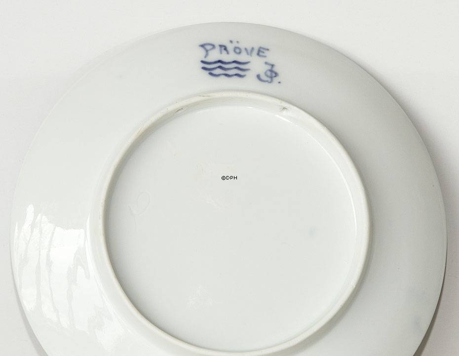 Skål/ platte med huller til ophæng, dekoreret med høns, Royal Copenhagen Art Noveau (PRØVE)