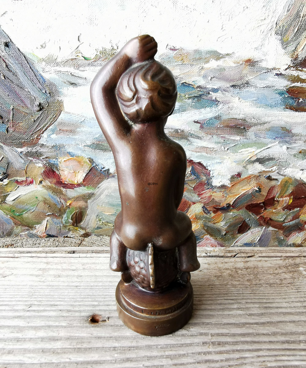 Svend Lindhardt bronze figur af barn på fisk, Brdr. Grage Bronzestøberi