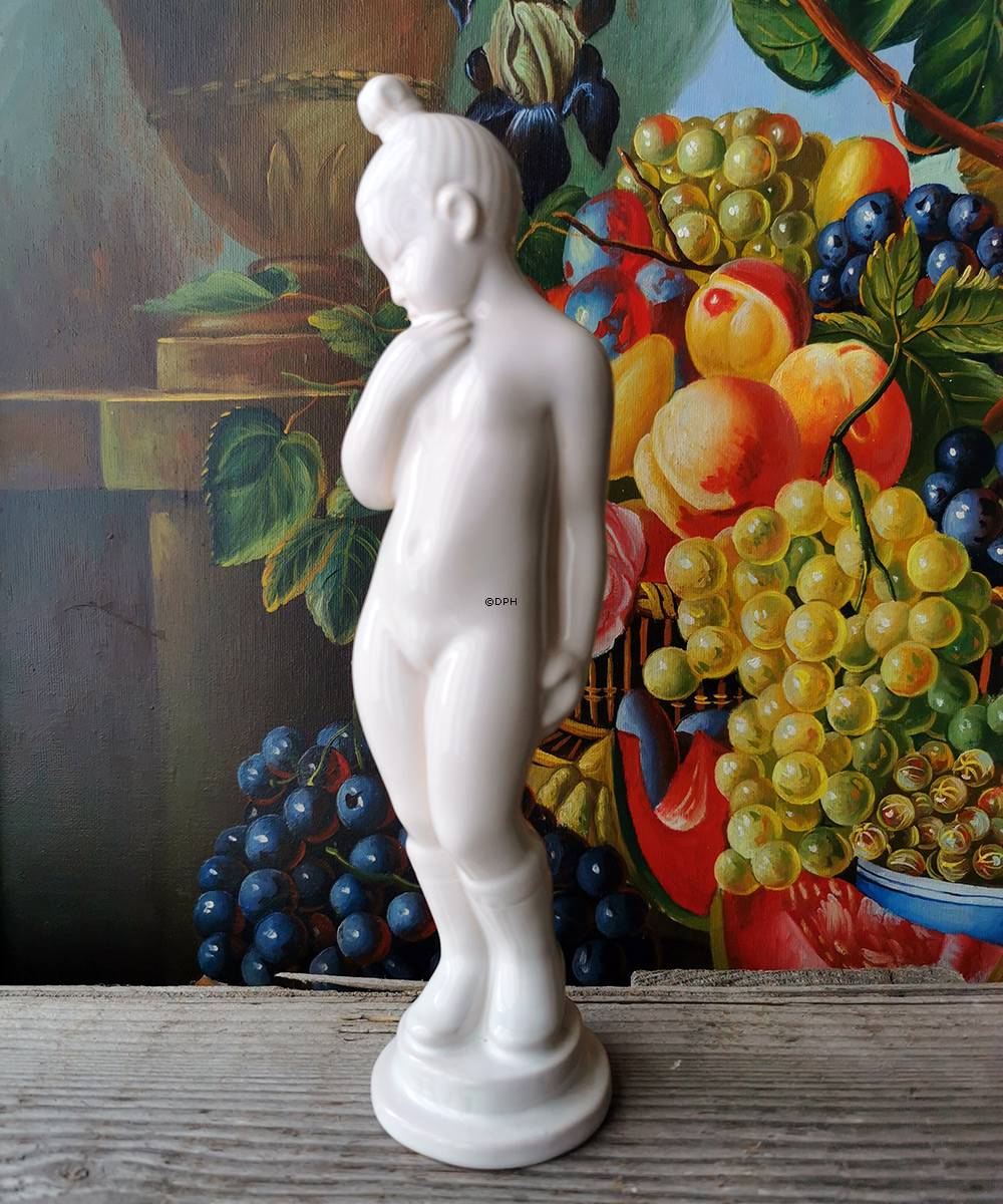 Svend Lindhart hvid glaseret keramikfigur nr. 40, pige fra Grønland, "TUT"