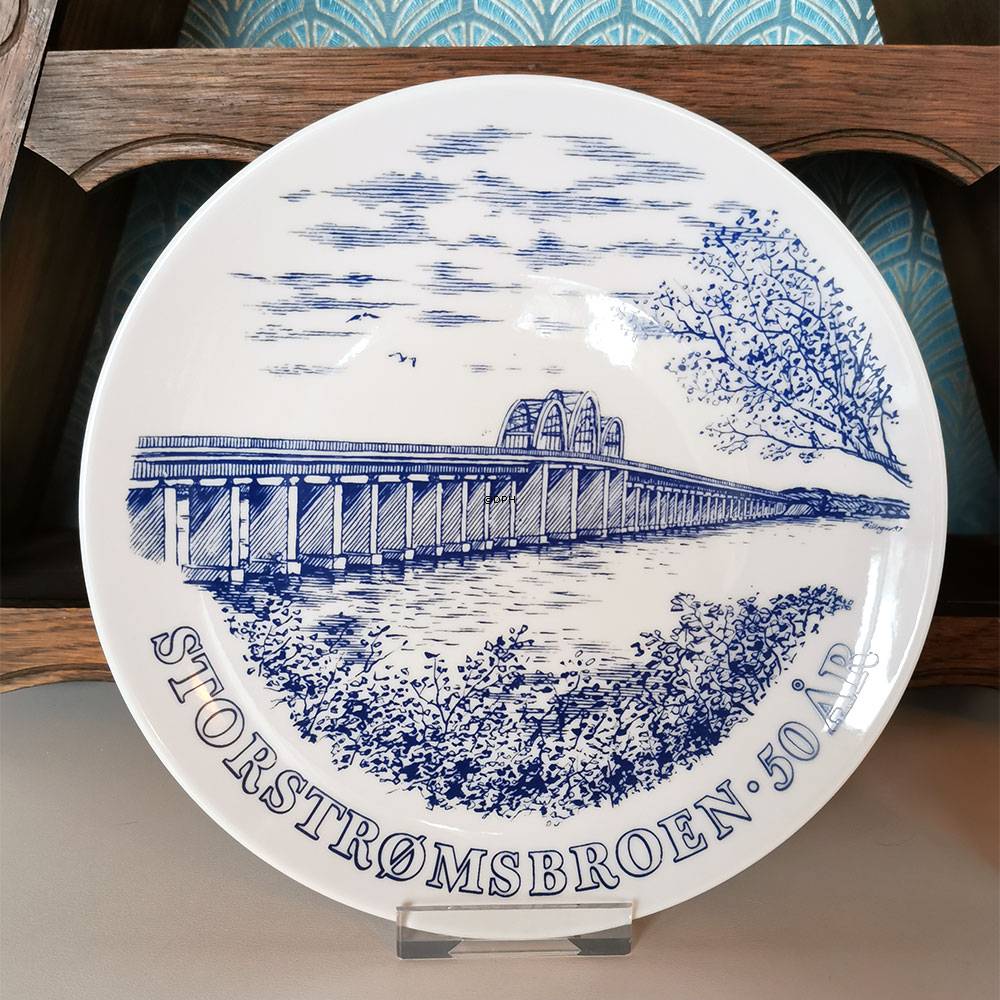 Platte med Storstrømsbroen 50 år, Svane Porcelæn