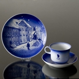 The Old House - 1989 Desiree Hans Christian Andersen Christmas plate, cake plate