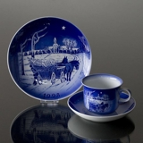 The Gardener and the Squire - 1998 Desiree Hans Christian Andersen Christmas plate, cake plate