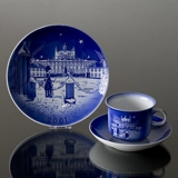 The Royal Castle "Fredensborg" - 2001 Desiree Hans Christian Andersen Christmas plate, cake plate